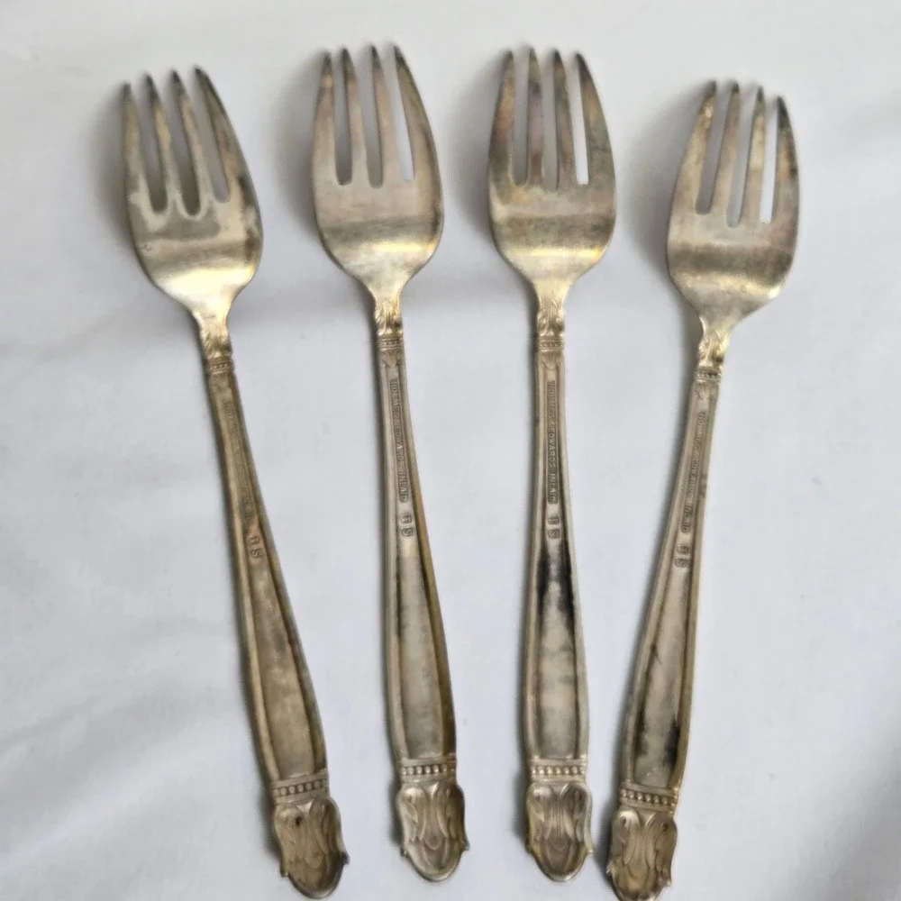 Holmes & Edwards Silverplate Forks,‎ Danish Princess Pattern, 7